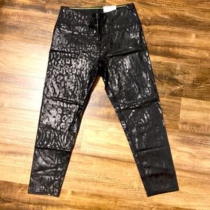 NWT Calvin Klein Black leopard print performance leggings. Size L